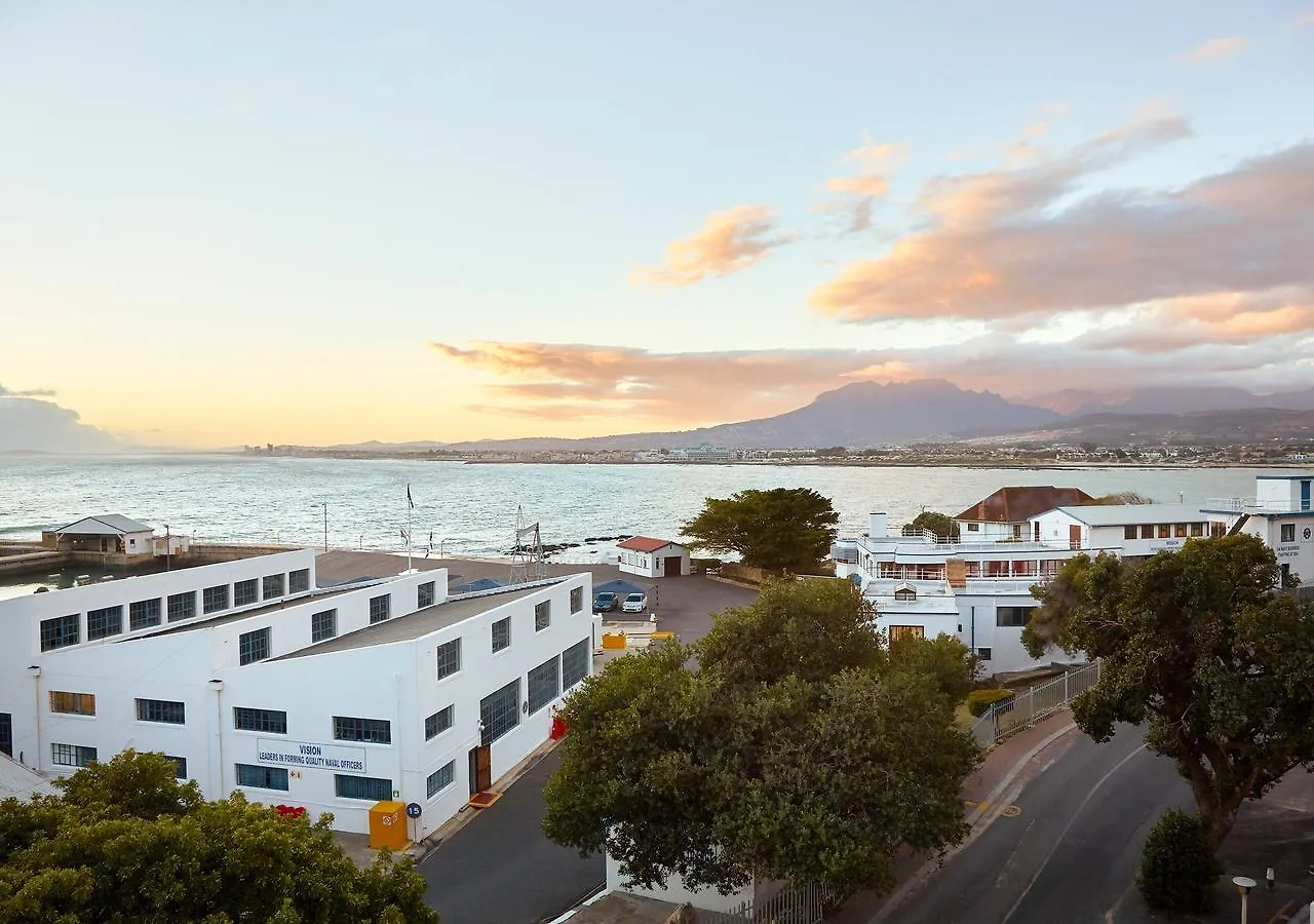 First Group Cape Gordonia Apartment